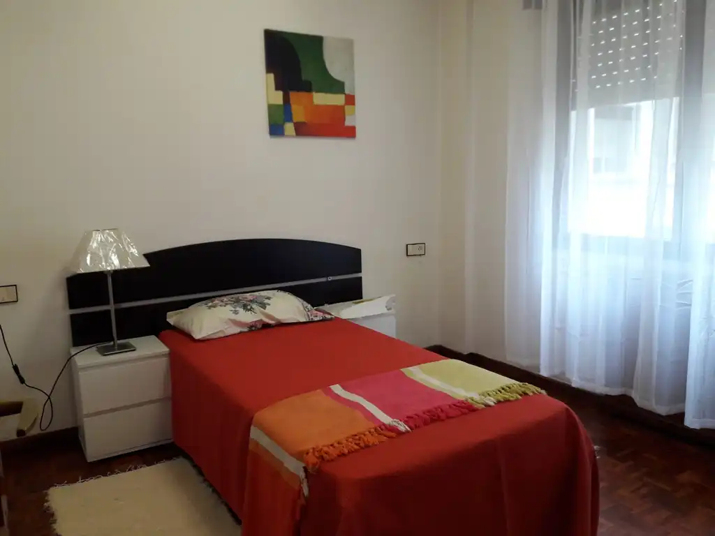 Habitación de Piso de alquiler en Oviedo  con Calefacción, Terraza y Amueblado