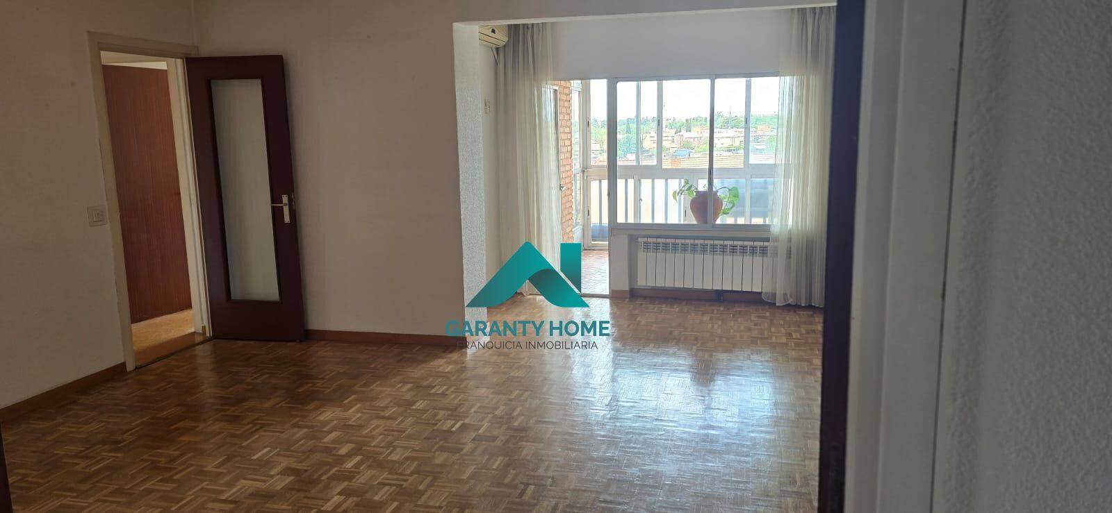 Living room of Flat for sale in Alcalá de Henares  with Air Conditioner, Heating and Private garden