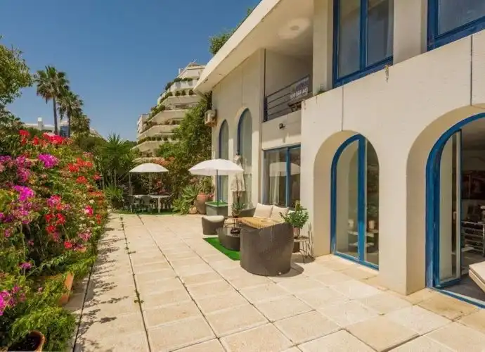 Terrasse von Maisonette zum Verkauf in Marbella mit Klimaanlage, Terrasse und Abstellraum