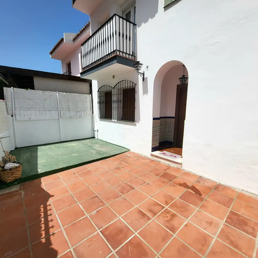 Jardí de Casa adosada en venda en Manilva amb Terrassa i Moblat