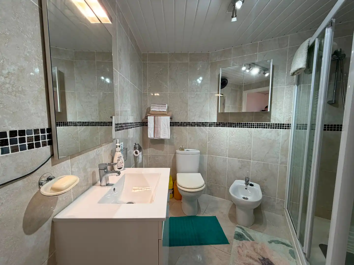 Badezimmer von Dachboden zum Verkauf in Benalmádena mit Möbliert und Gemeinschaftspool