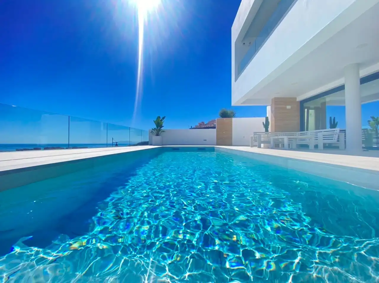 Piscina de Casa o xalet en venda en Nerja amb Aire condicionat, Calefacció i Jardí privat