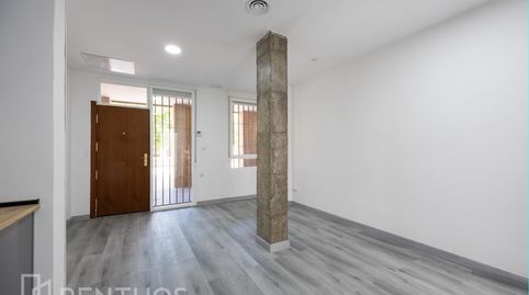 Foto 3 de Planta baja de alquiler en Pozo del Tío Raimundo, Entrevías, Madrid Capital