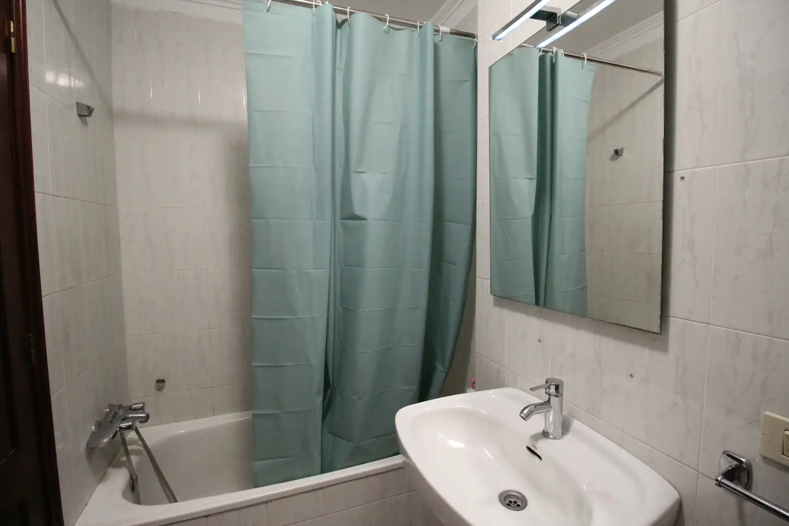 Bathroom of Flat for sale in San Cristóbal de la Laguna  with Terrace, Storage room and Furnished