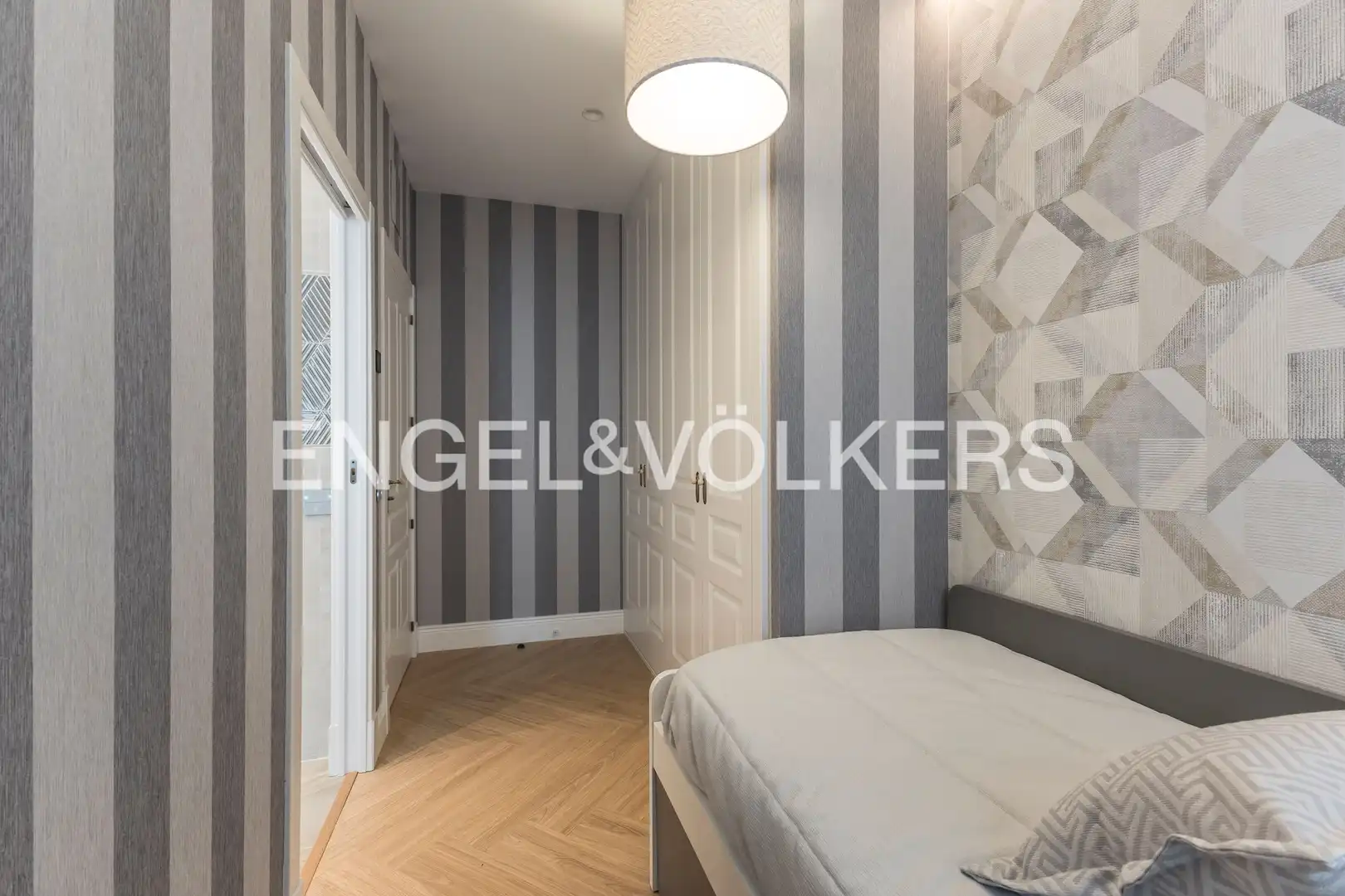 Piso con ascensor en venta en Calle de Guzmán el Bueno, imagen 35