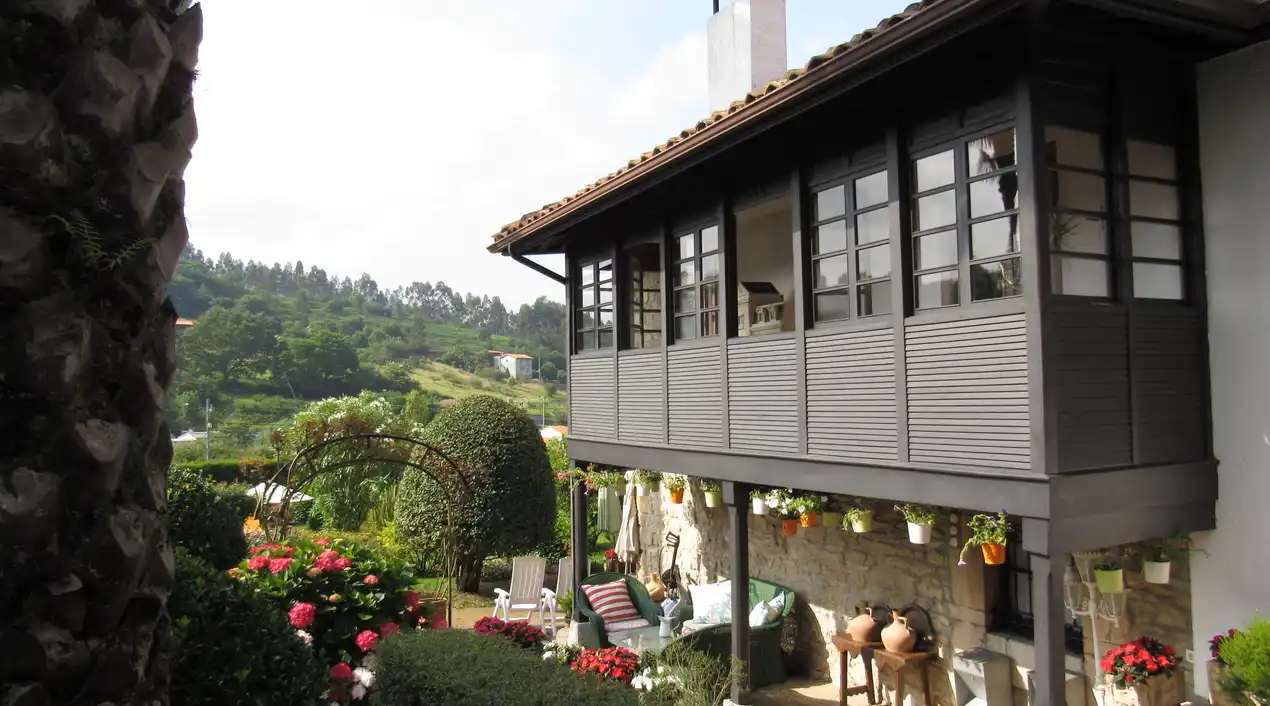 Terrassa de Finca rústica en venda en Pravia amb Calefacció, Jardí privat i Parquet