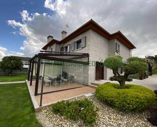 Exterior view of House or chalet for sale in Barro