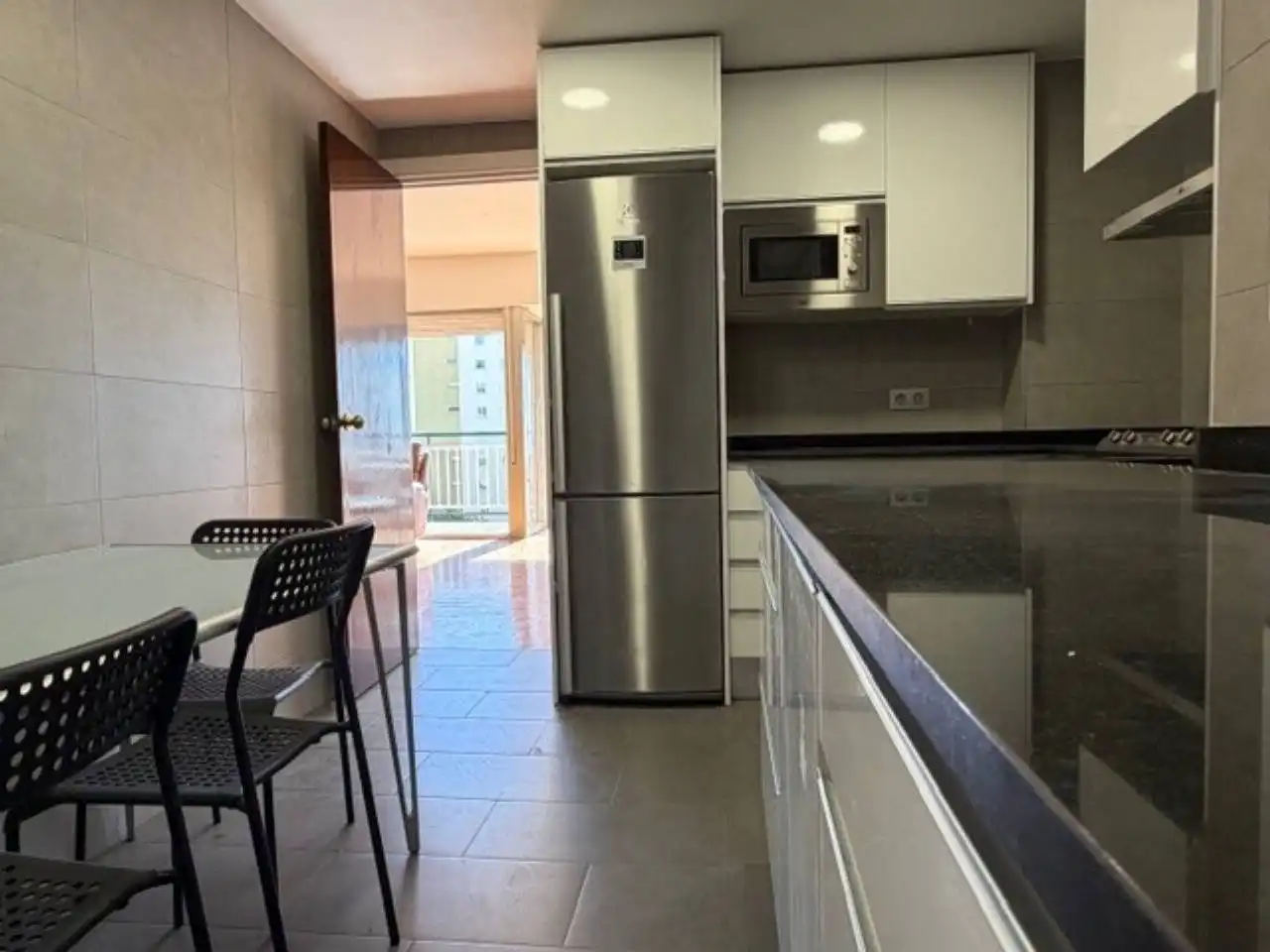 Cuina de Pis de lloguer en Barcelona amb Aire condicionat, Parquet i Moblat