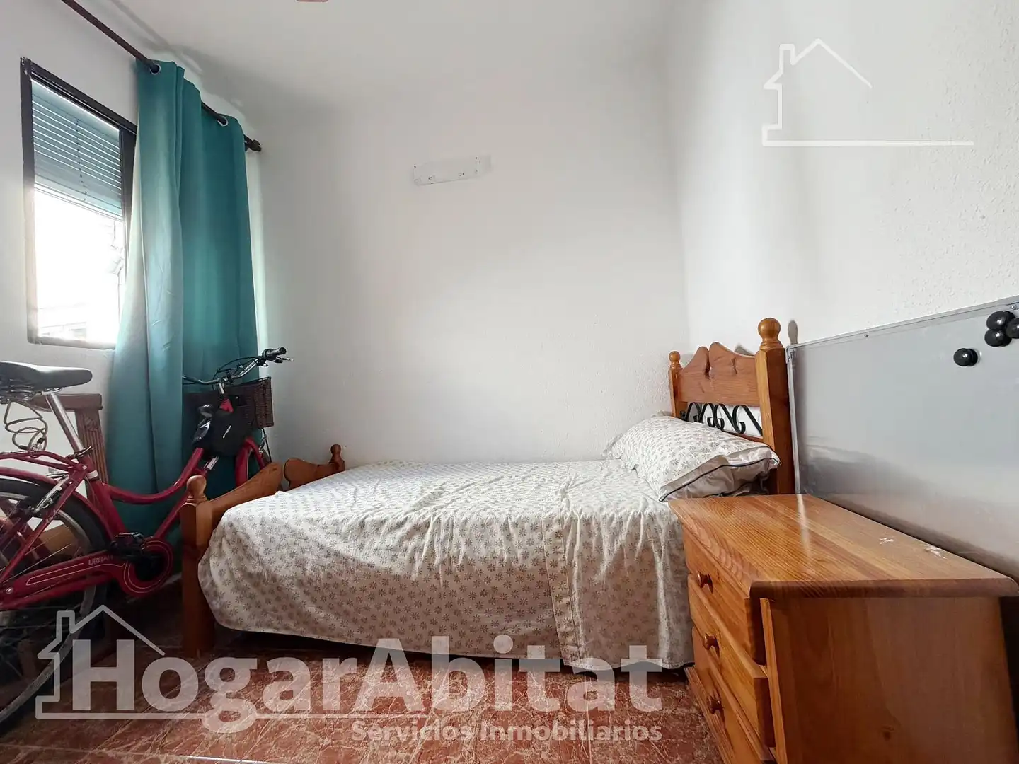 Bedroom of Flat for sale in Valencia