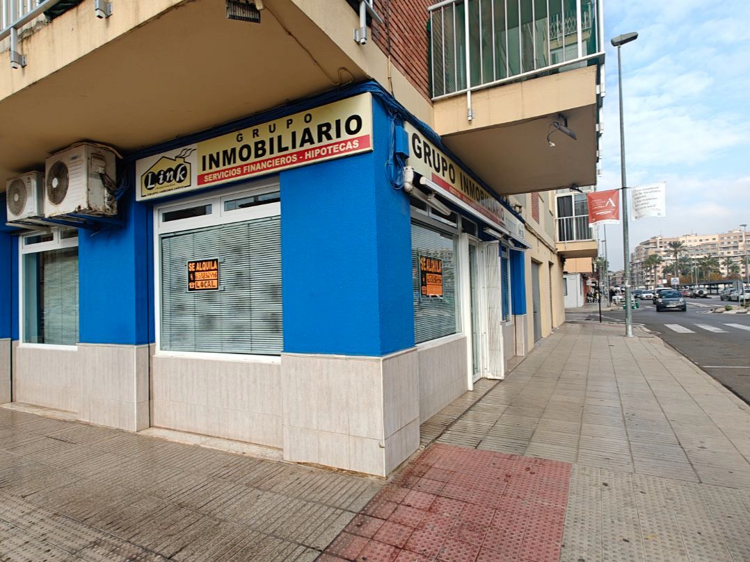 Local de lloguer en Alzira amb Aire condicionat, Calefacció i Internet