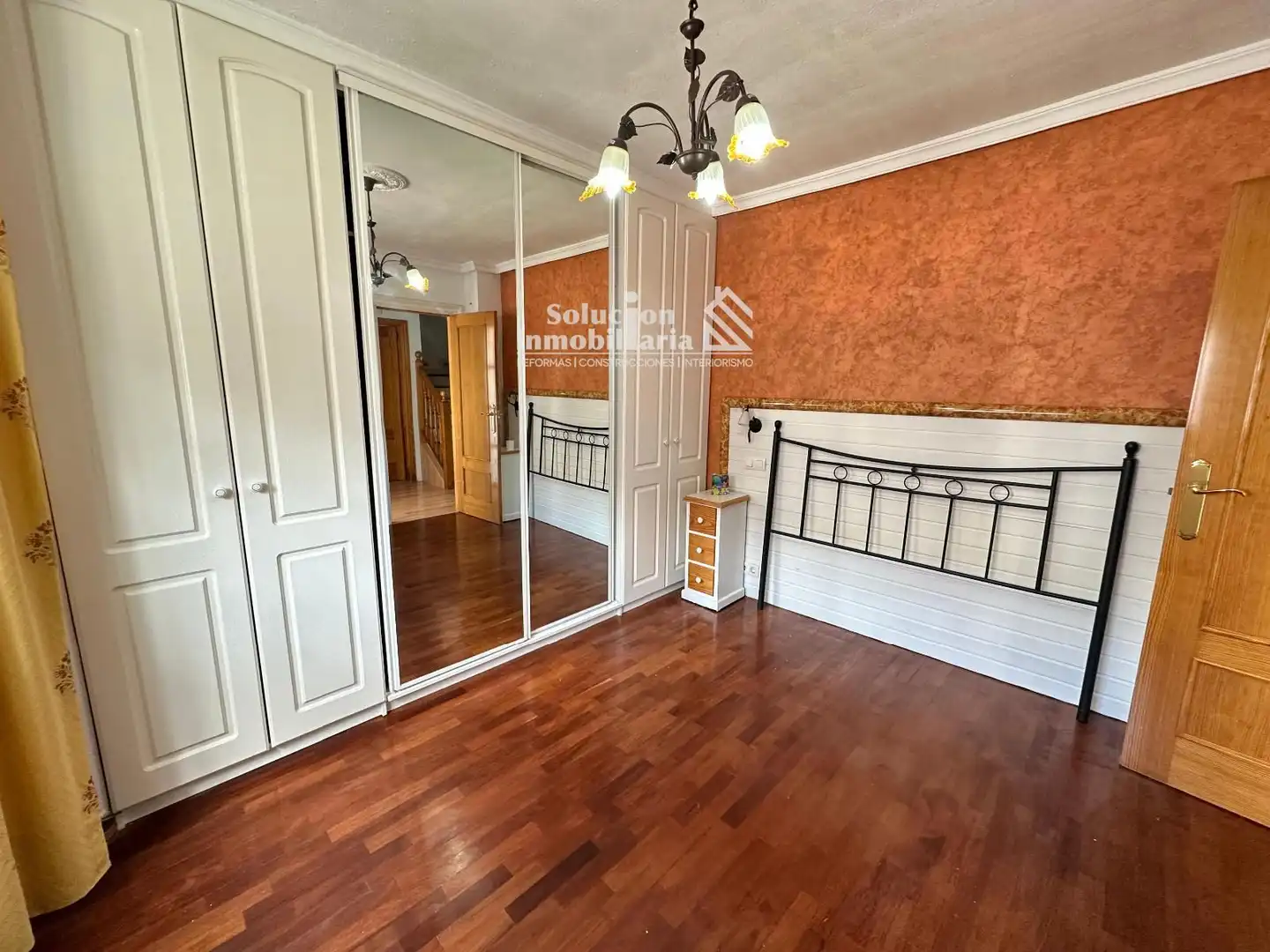 Habitación de Casa adosada en venta en Cabrerizos con Calefacción, Terraza y Piscina