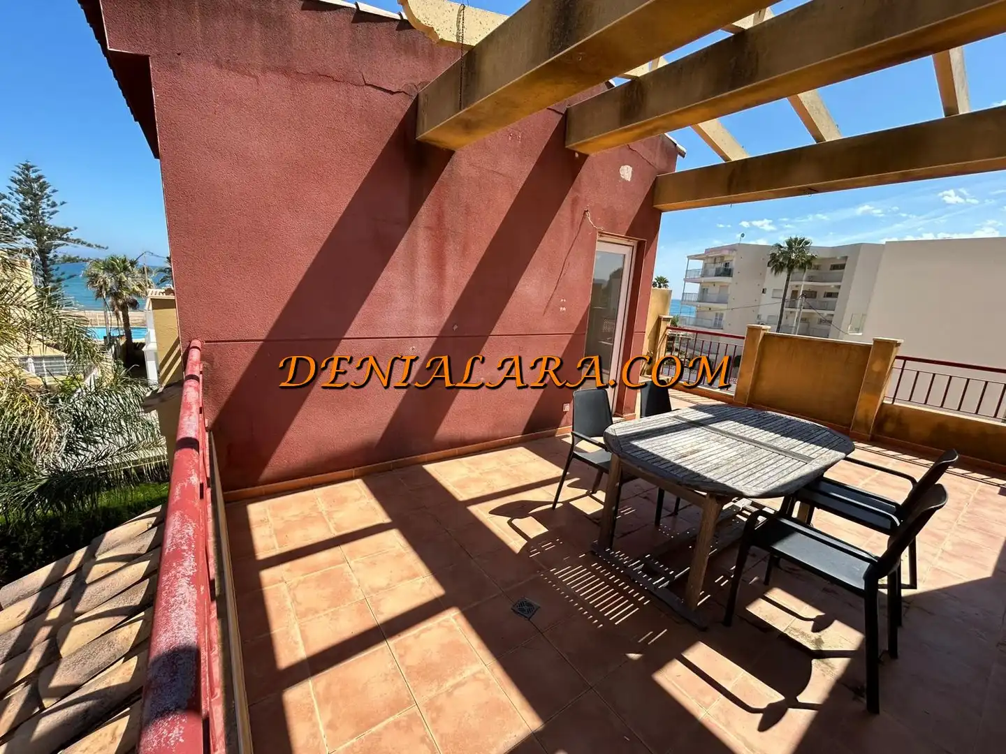 Terrasse von Einfamilien-Reihenhaus zur Miete in Dénia mit Klimaanlage, Privatgarten und Terrasse