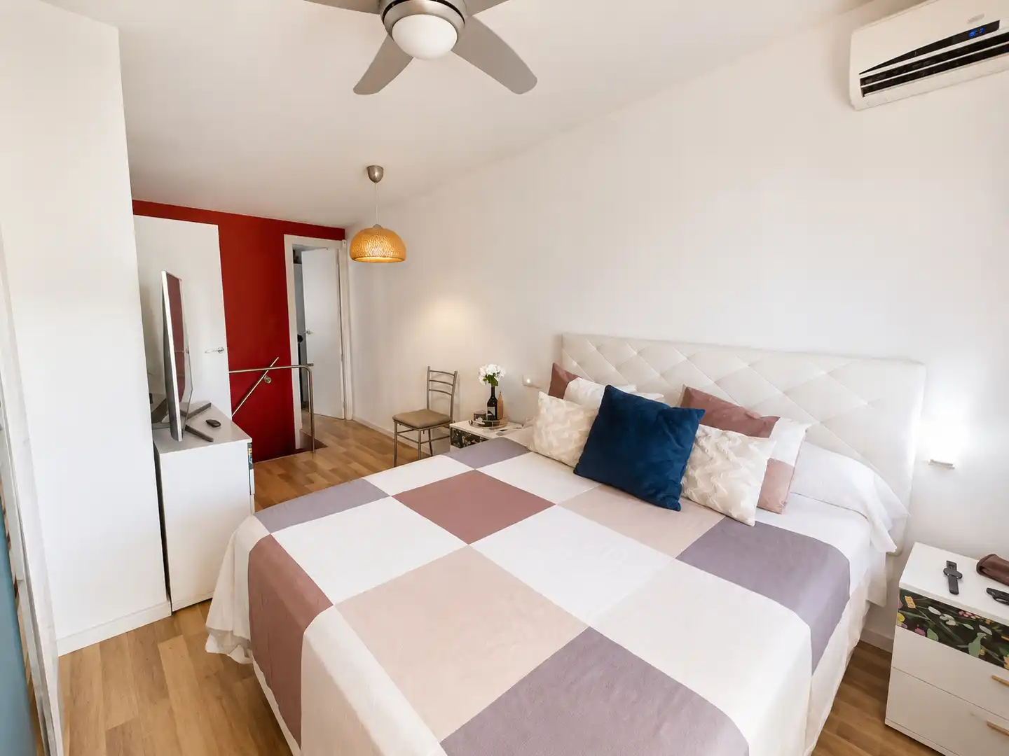 Habitación de Dúplex en venta en Madrid con Aire acondicionado, Calefacción y Jardín privado