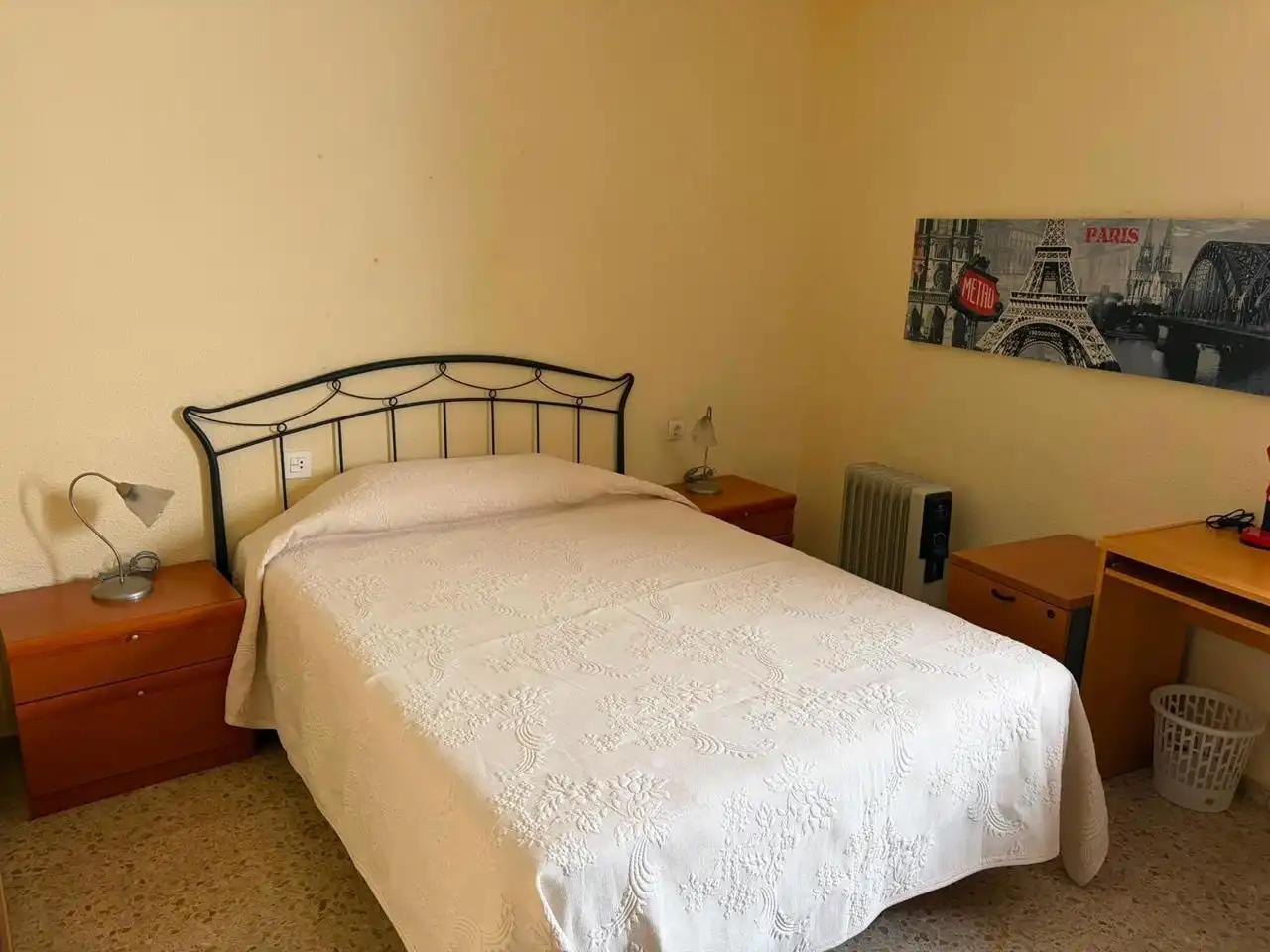 Schlafzimmer von Wohnung zur Miete in Granada mit Möbliert