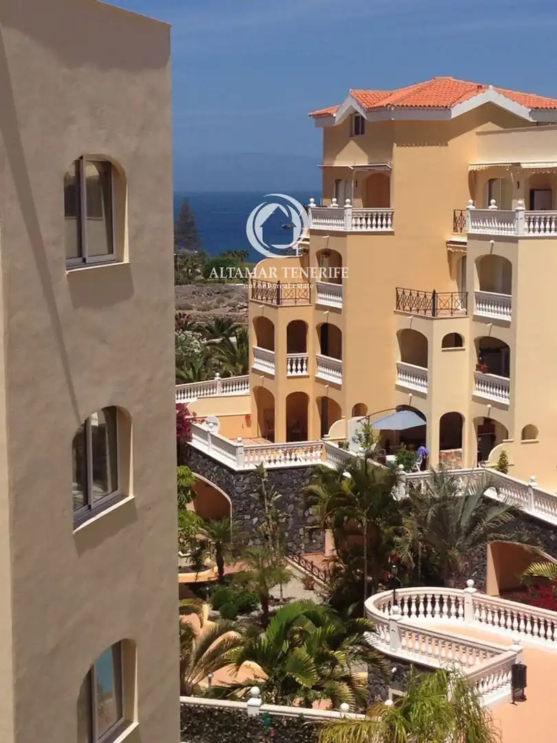 Vista exterior de Apartamento de alquiler en Arona con Terraza, Piscina y Amueblado