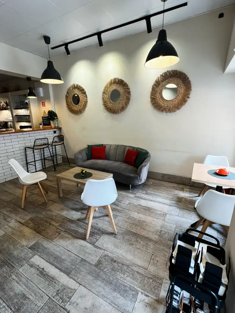 Sala de estar de Local en traspaso en Marbella con Terraza y Amueblado