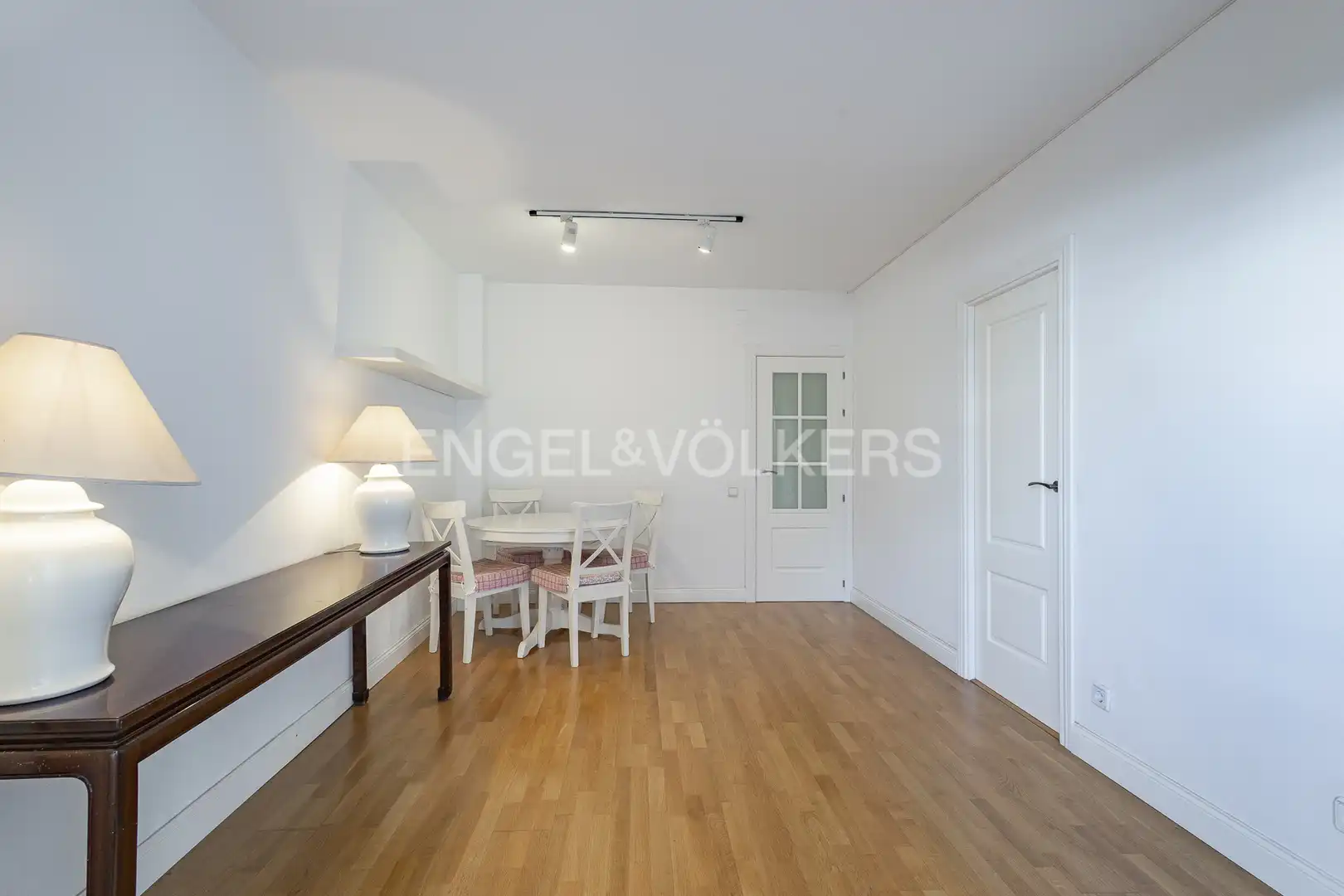 Comedor de Piso en venta en Sant Just Desvern con Calefacción, Jardín privado y Parquet