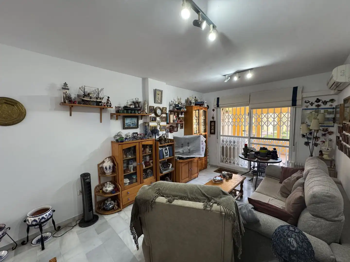 Wohnzimmer von Wohnung zum Verkauf in El Puerto de Santa María mit Klimaanlage, Terrasse und Gemeinschaftspool