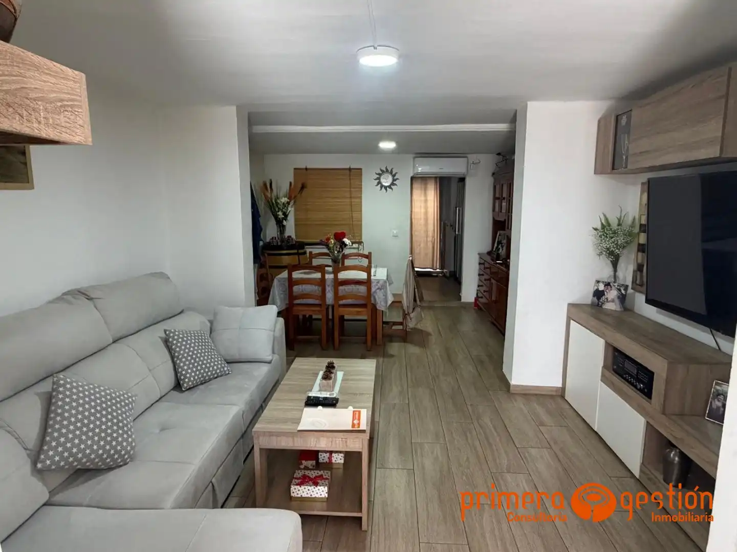 Wohnzimmer von Haus oder Chalet zum Verkauf in Lora del Río mit Klimaanlage, Heizung und Terrasse