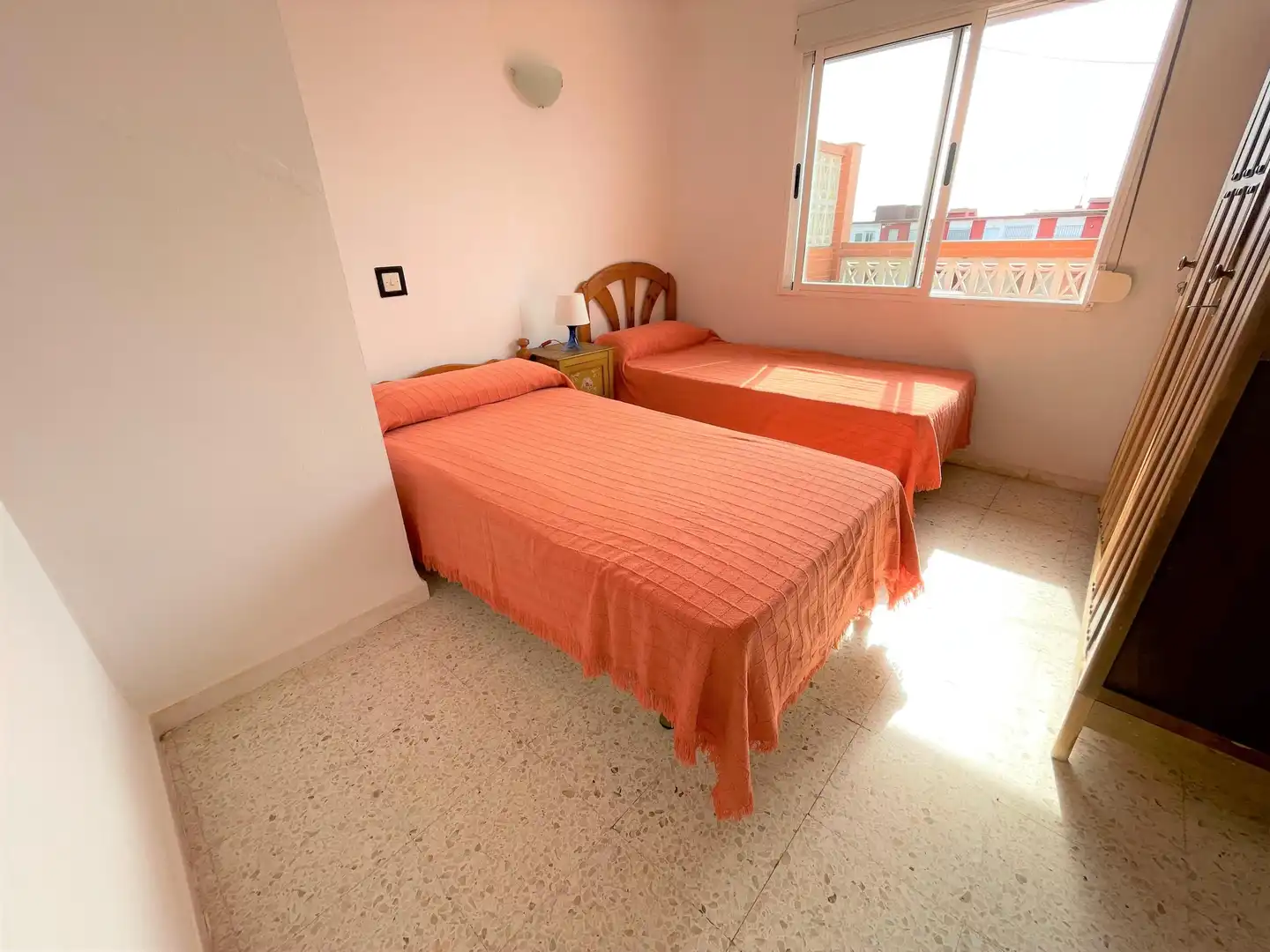 Dormitori de Pis de lloguer en Punta Umbría amb Aire condicionat, Terrassa i Moblat