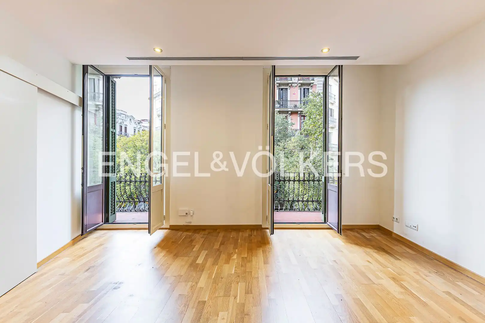 Sala d'estar de Pis en venda en Barcelona amb Aire condicionat, Calefacció i Parquet