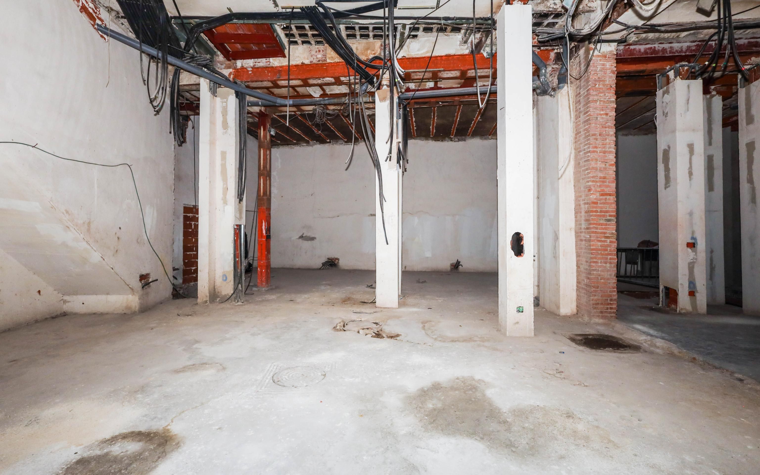 Premises for sale in  Pizarro, Universidad - Malasaña