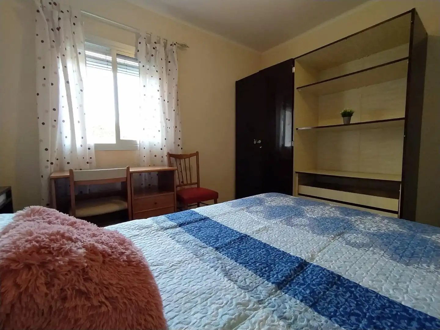 Habitación de Piso de alquiler en Almería con Amueblado y Balcón
