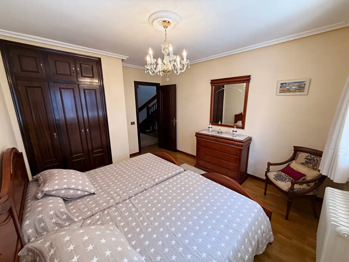 Habitación de Casa adosada en venta en Oviedo  con Calefacción, Jardín privado y Parquet