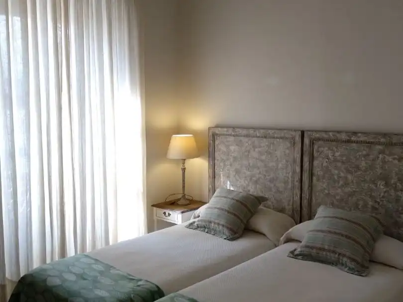 Schlafzimmer von Dachboden zur Miete in Sevilla mit Klimaanlage, Heizung und Terrasse