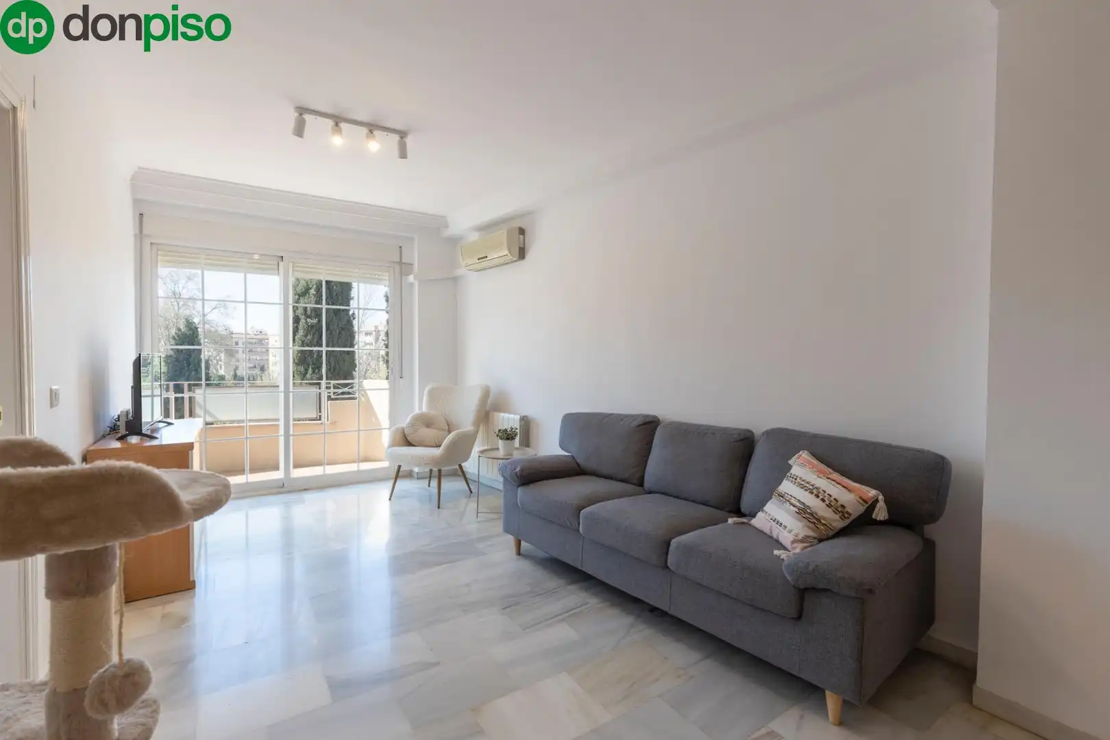 Living room of Flat for sale in  Granada Capital  with Air Conditioner, Heating and Terrace