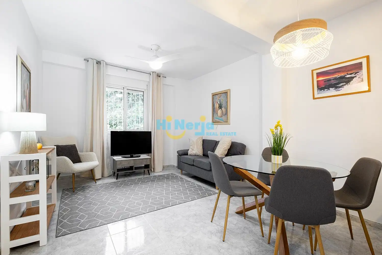 Wohnzimmer von Wohnungen zum Verkauf in Nerja mit Privatgarten, Schwimmbad und Möbliert