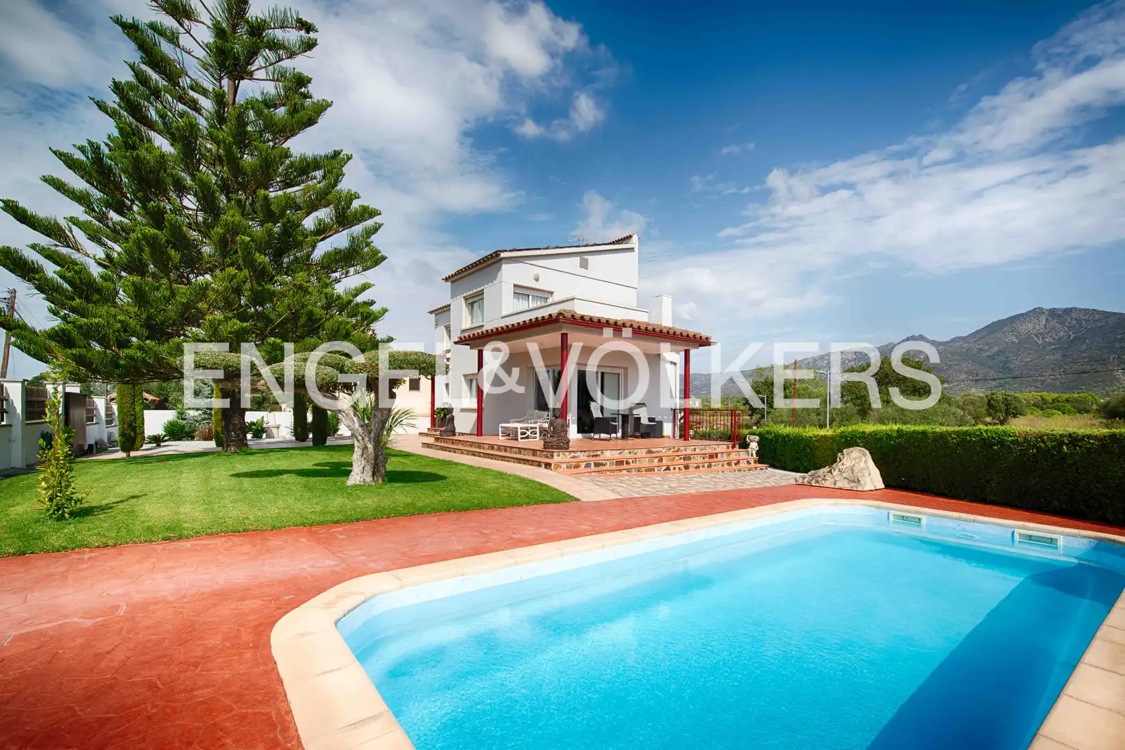 Villa mit Pool zum Verkauf in Carrer del Cadí