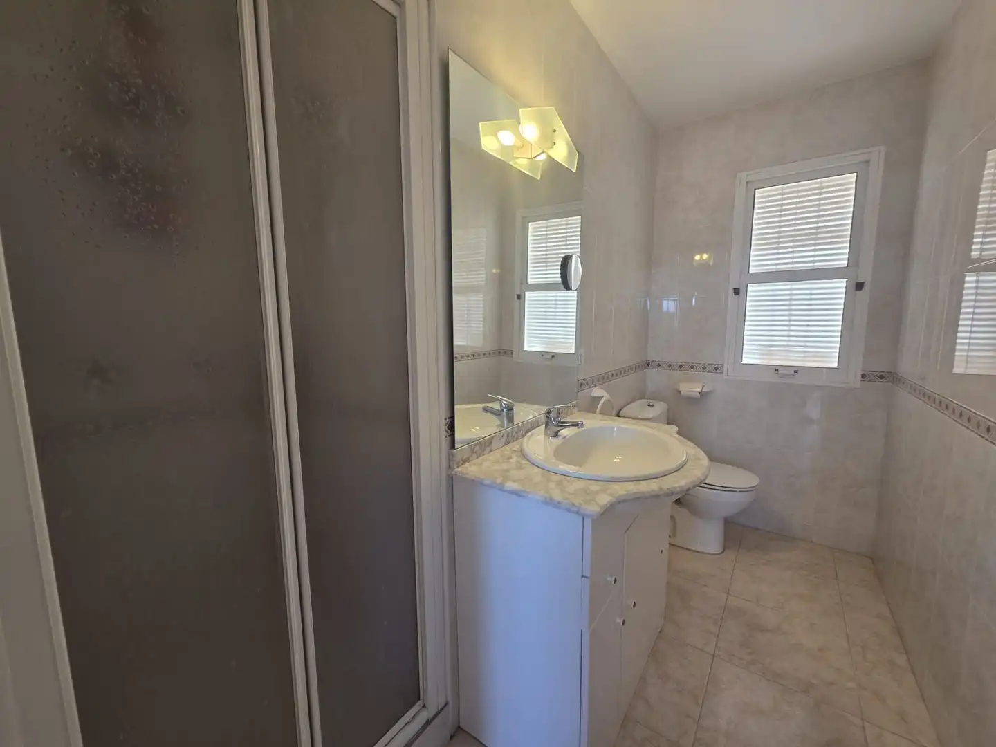 Baño de Apartamento en venta en Santa Pola con Aire acondicionado, Terraza y Amueblado