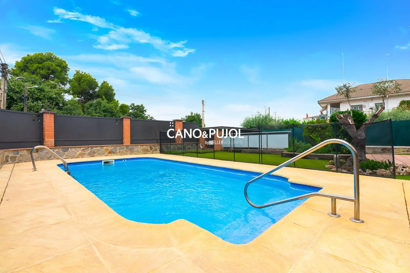 Piscina de Casa o chalet en venta en Terrassa con Aire acondicionado, Calefacción y Terraza