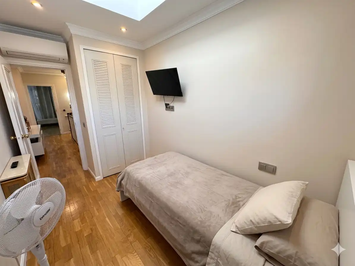 Schlafzimmer von Einfamilien-Reihenhaus zum Verkauf in Badalona mit Klimaanlage, Heizung und Parkett
