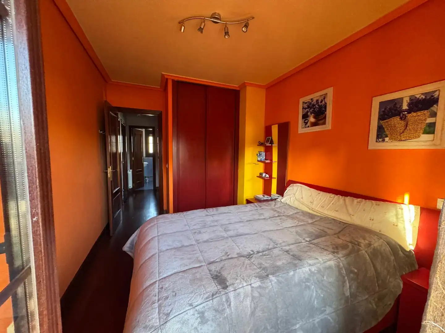 Schlafzimmer von Einfamilien-Reihenhaus zum Verkauf in Polanco mit Heizung, Privatgarten und Terrasse