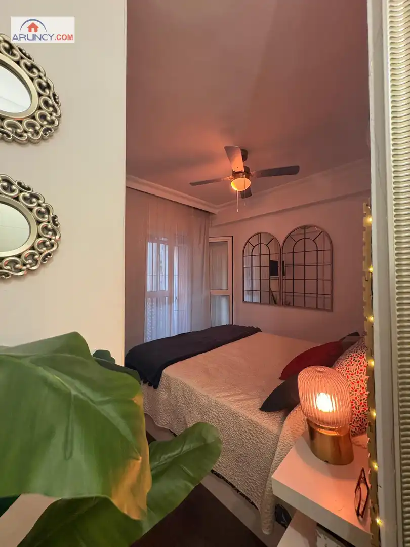 Bedroom of Flat for sale in Sevilla  with Air Conditioner and Furnished