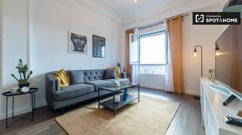 Apartamento soleado de 3 dormitorios en alquiler en Poblats Marítims