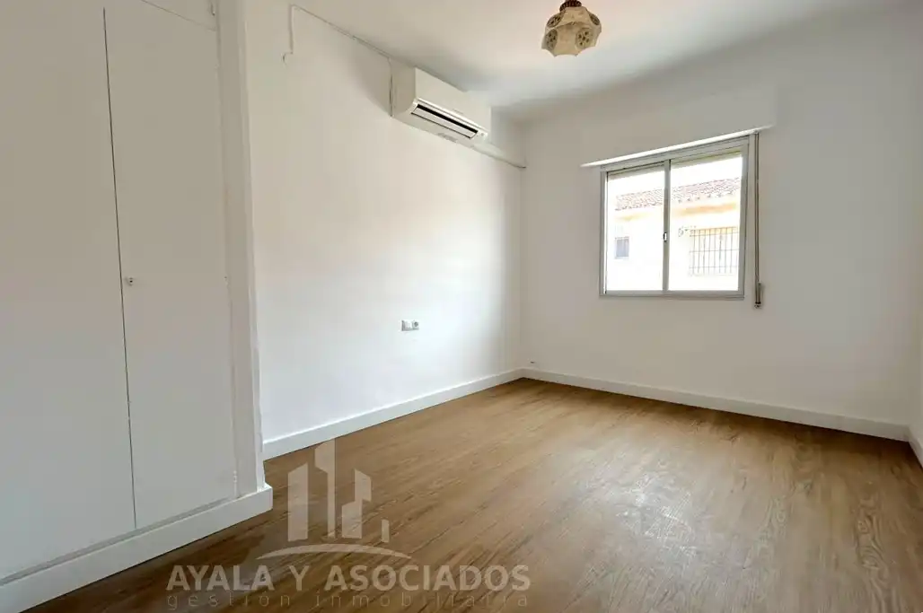 Schlafzimmer von Einfamilien-Reihenhaus zum Verkauf in Cartagena mit Klimaanlage, Heizung und Privatgarten