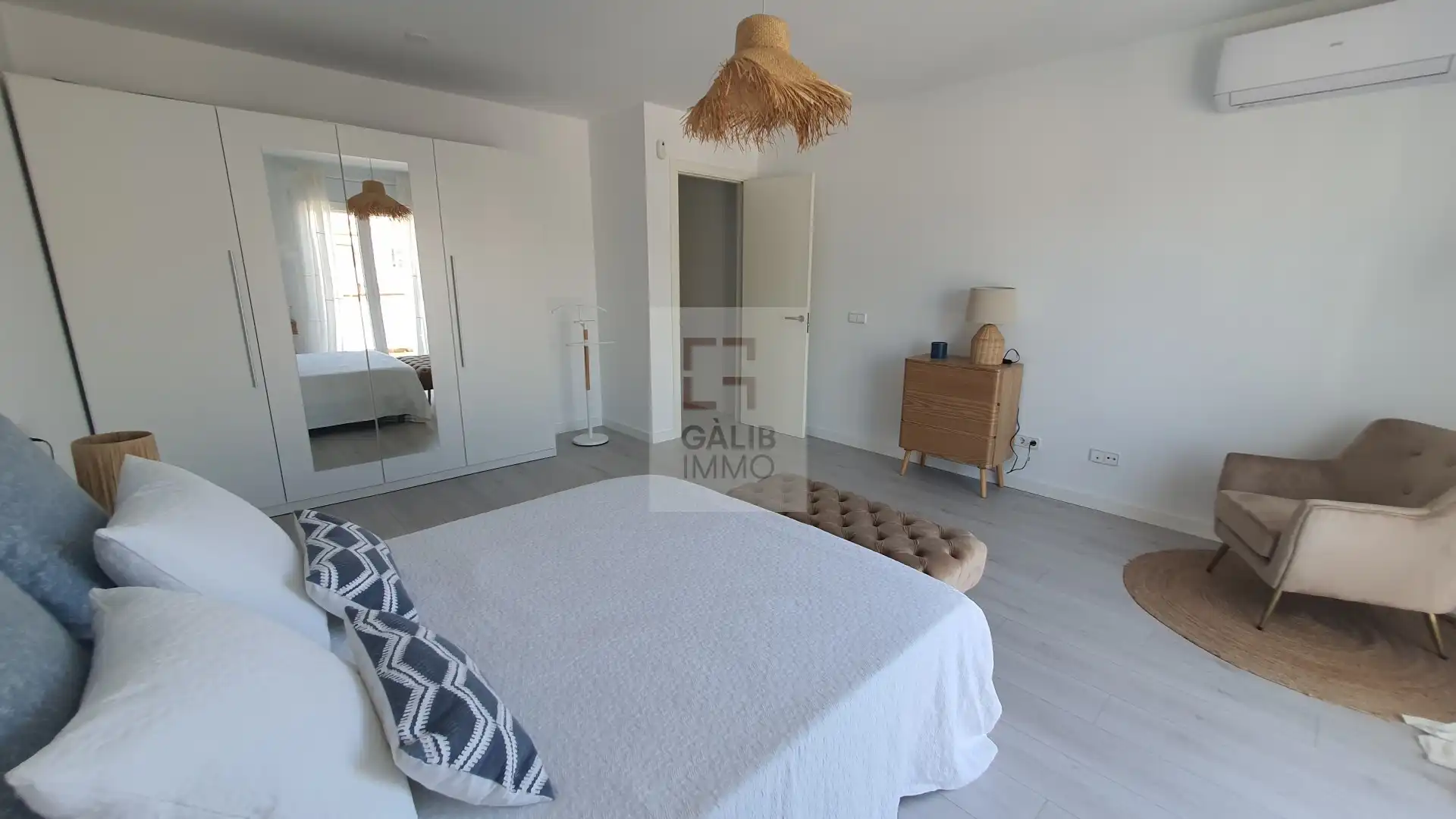 Schlafzimmer von Einfamilien-Reihenhaus zum Verkauf in Empuriabrava mit Klimaanlage, Terrasse und Möbliert