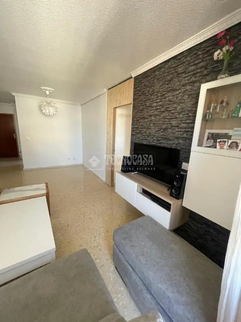 Living room of Flat for sale in Sevilla  with Air Conditioner and Terrace