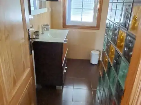Bany de Casa o xalet en venda en Culleredo amb Calefacció, Jardí privat i Terrassa
