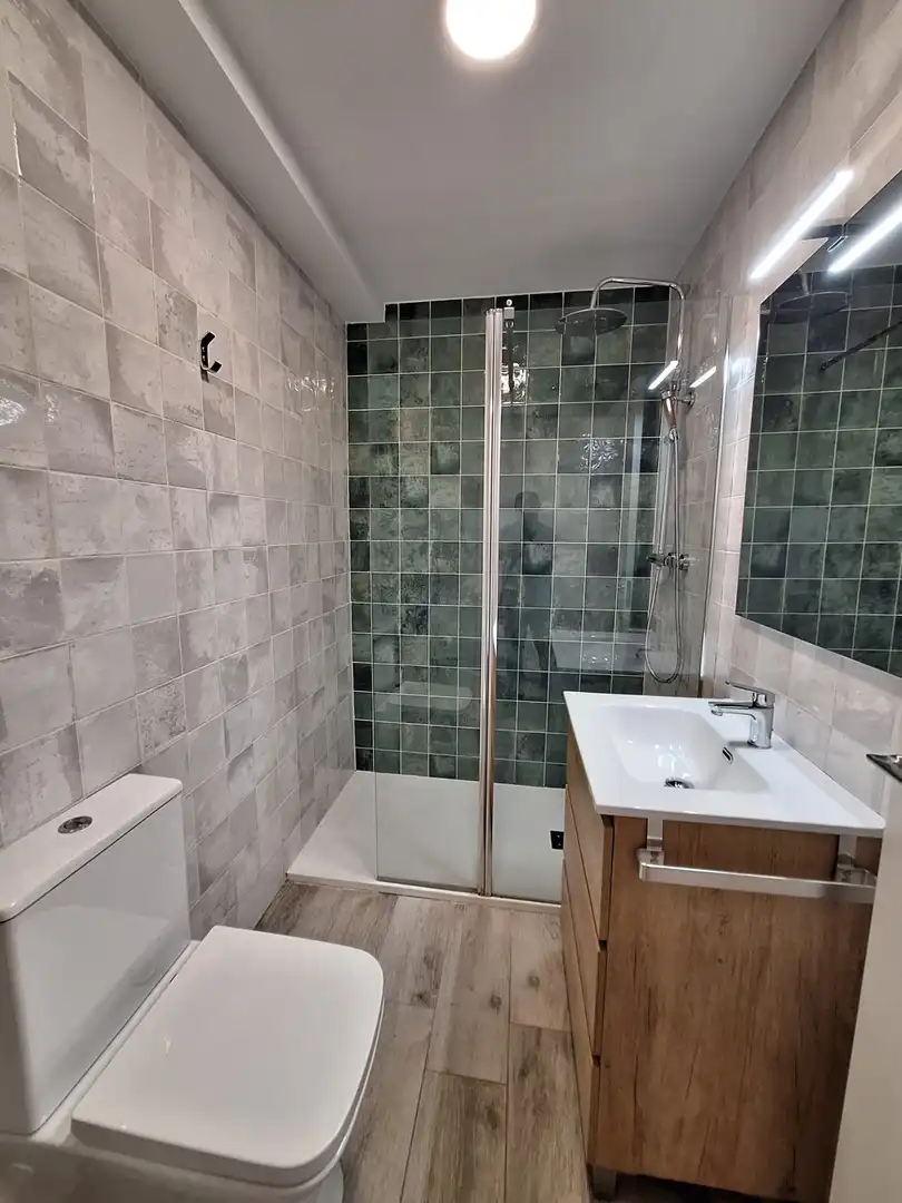 Baño de Piso de alquiler en Elche / Elx con Aire acondicionado y Balcón
