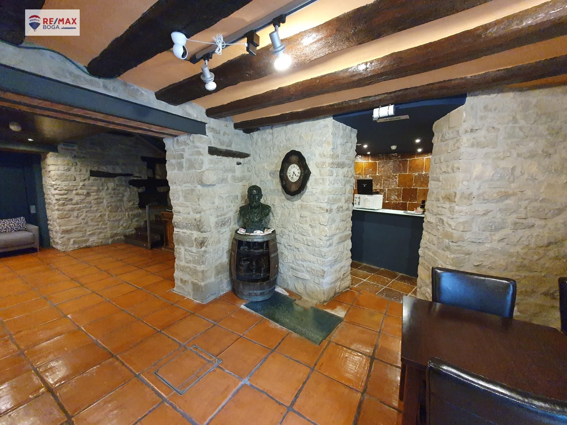 Edificio en venta en Aibar / Oibar