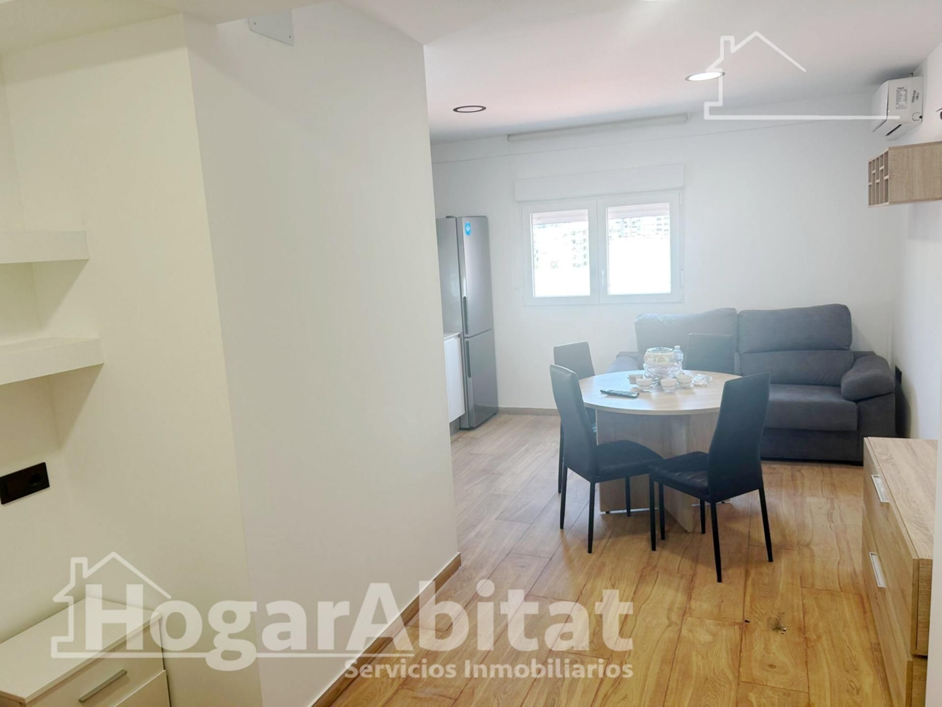 Study to rent in Calle Democracia, Nou Moles