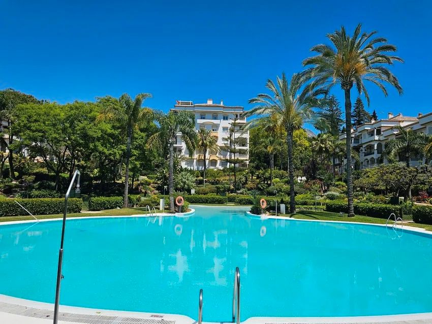 Jardí de Pis en venda en Marbella amb Aire condicionat, Calefacció i Terrassa
