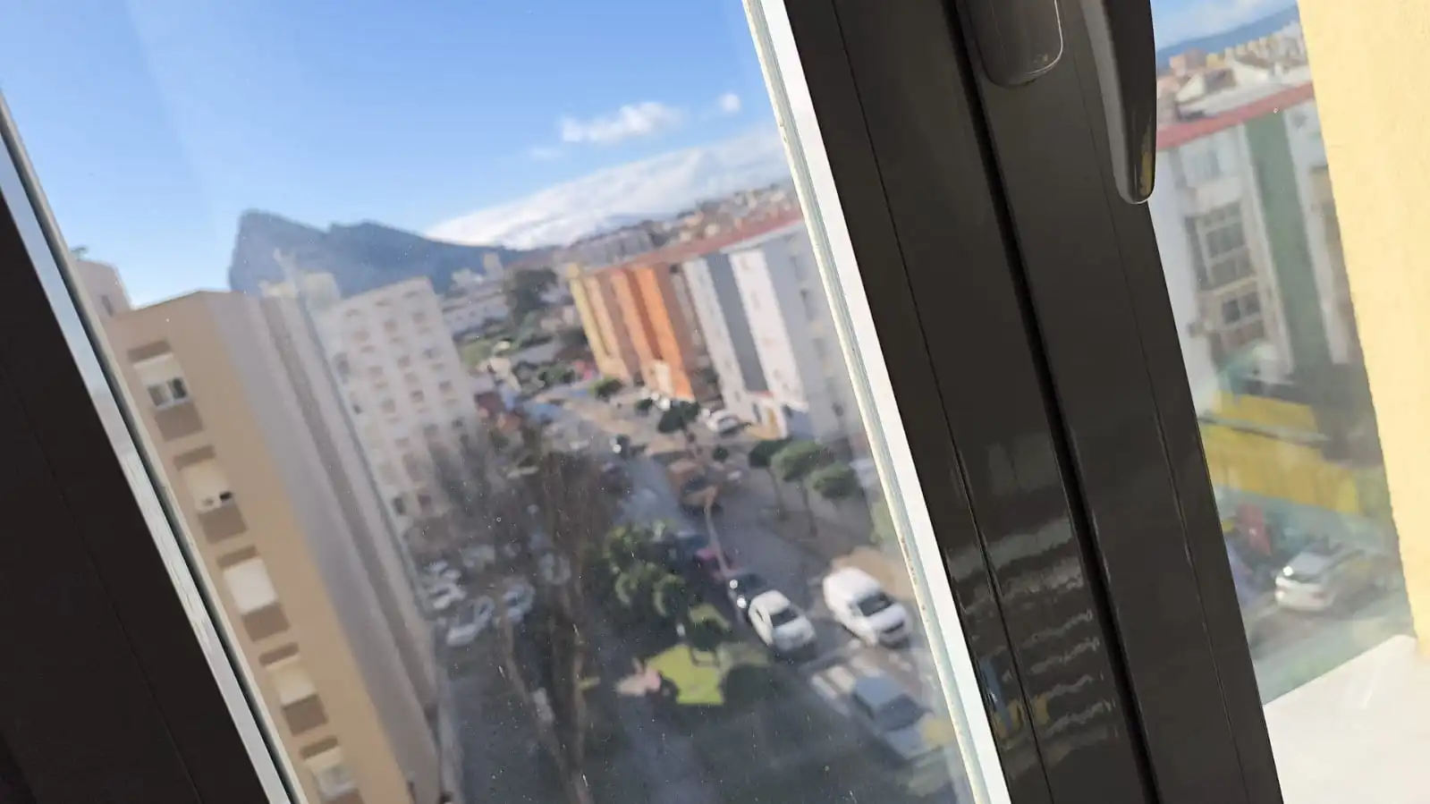 Außenansicht von Wohnung zur Miete in La Línea de la Concepción mit Terrasse, Möbliert und Ofen