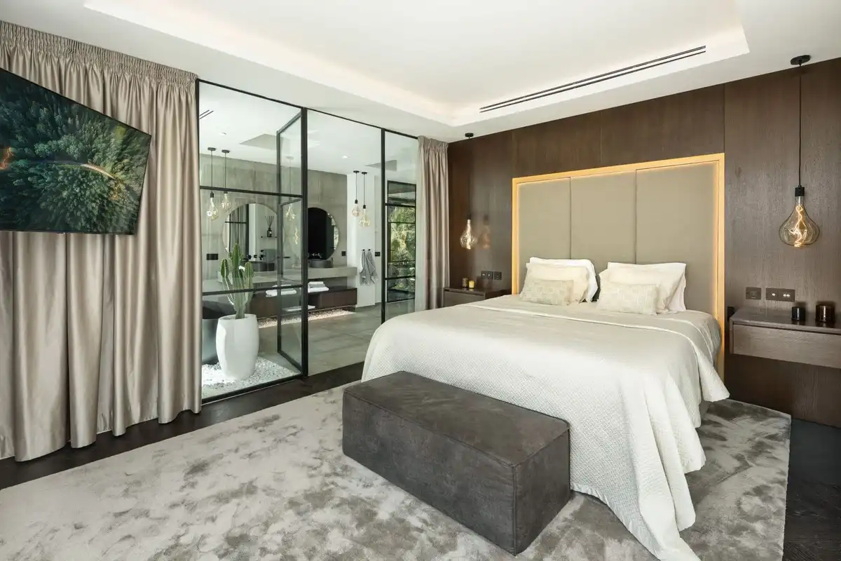 Dormitori de Casa o xalet de lloguer en Marbella amb Aire condicionat, Jardí privat i Terrassa