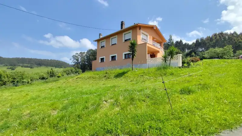 Vista exterior de Casa o xalet en venda en Soto del Barco amb Calefacció, Traster i Balcó