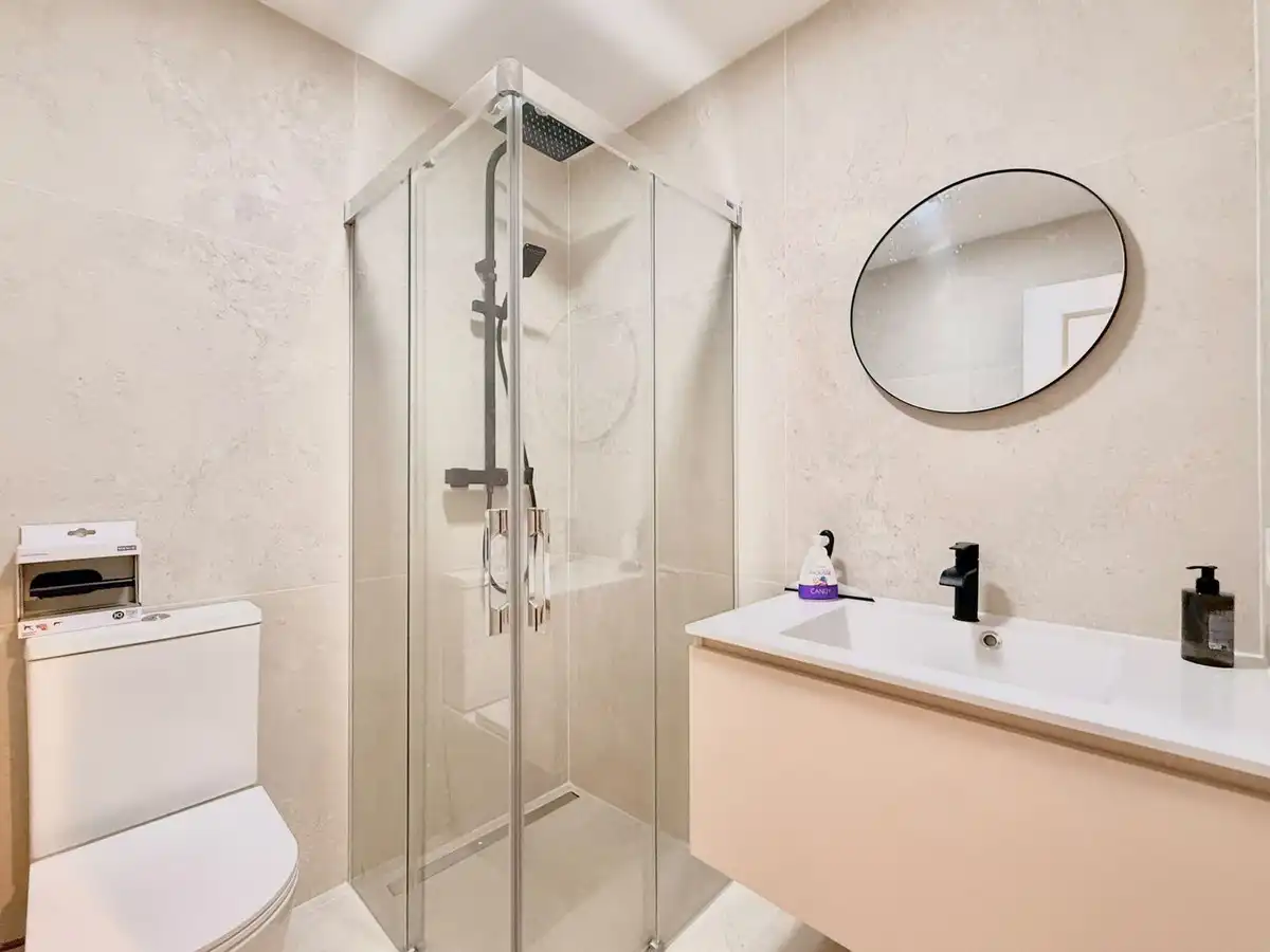Baño de Apartamento en venta en Fuengirola con Aire acondicionado, Calefacción y Terraza